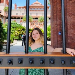 Meet your Posher, Elizabeth